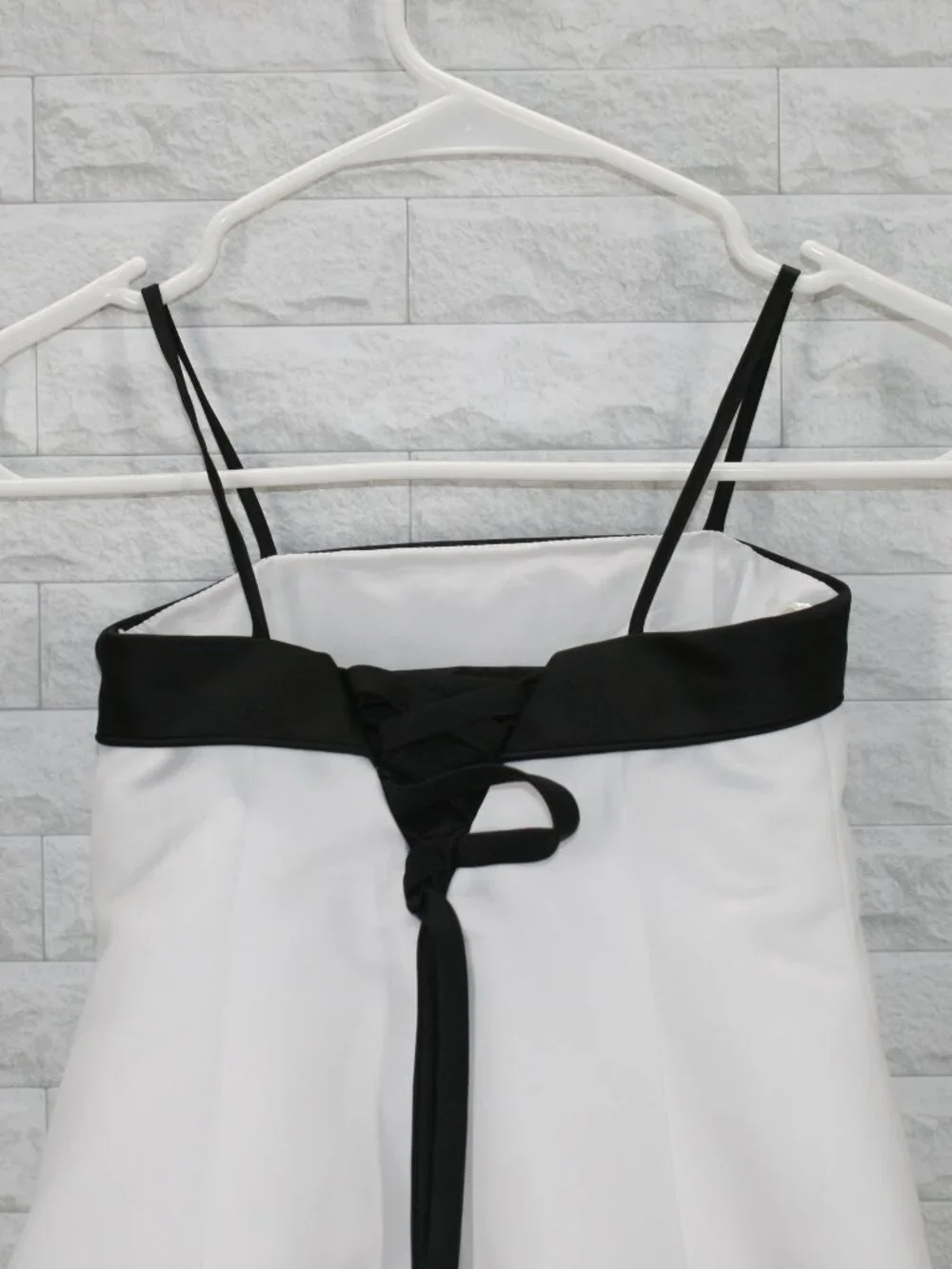 DAVID'S BRIDAL Gown Flowergirl Dress H8052 Formal Satin White and Black Girls 4 - Picture 3 of 14